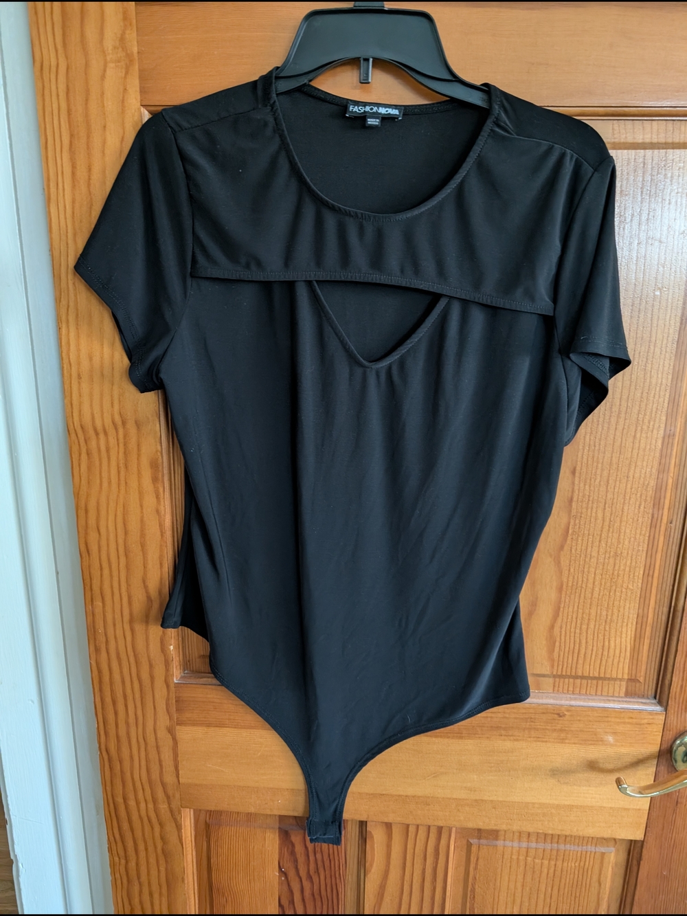 Fashion Nova Black Short-Sleeve Scoop Neck Bodysuit with Front Keyhole